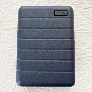 Away x United Airlines Polaris Mini Hardshell Cosmetic Case